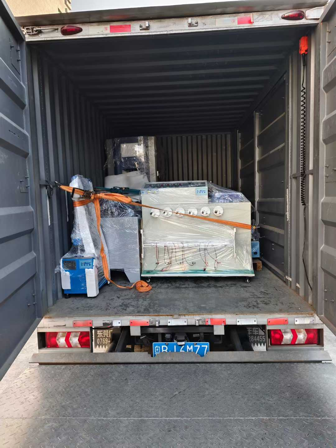 12臺實驗設備 12臺實驗設備