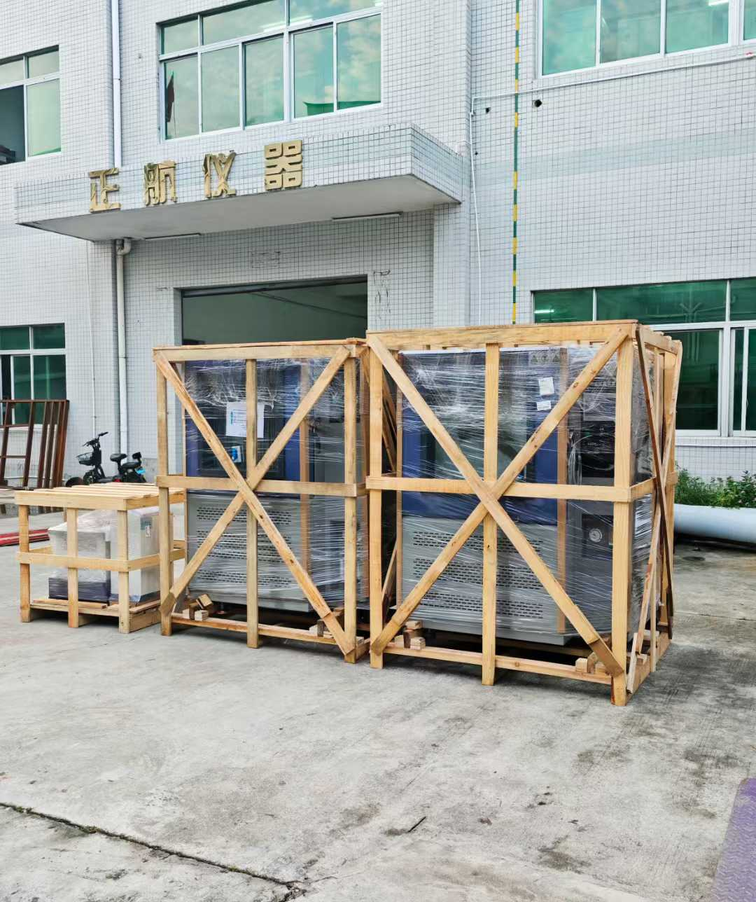 防塵和防水試驗箱以及電磁振動臺 防塵和防水試驗箱以及電磁振動臺