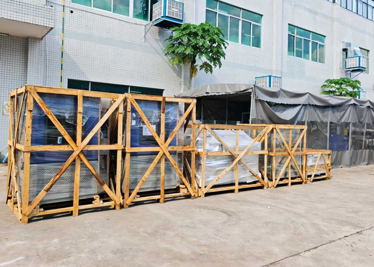 1000L淋雨箱 、1000L防塵試驗箱、IPX7浸水試驗箱、120型鹽霧試驗箱,以及模擬運輸振動臺 1000L淋雨箱 、1000L防塵試驗箱、IPX7浸水試驗箱、120型鹽霧試驗箱,以及模擬運輸振動臺